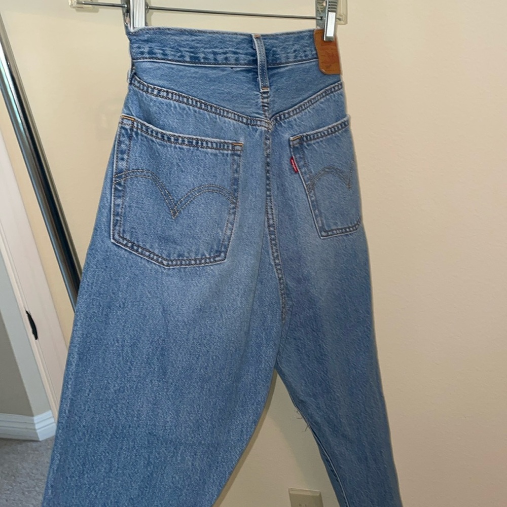 Levi Ripped Jeans - Picture 2 of 3
